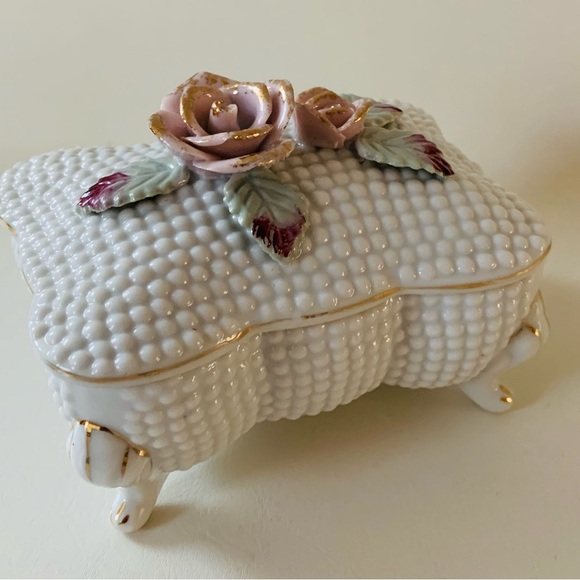 Porcelain trinket box - Picture 1 of 12